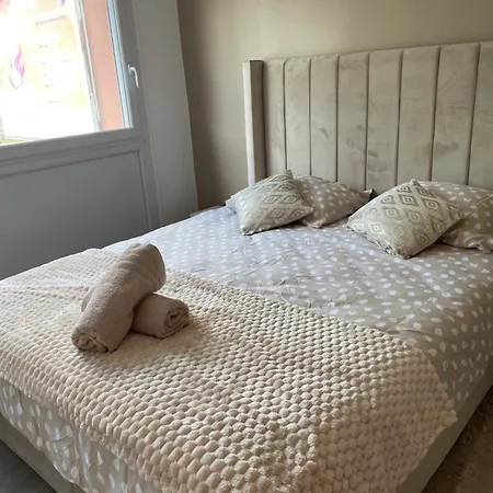 4 Personnes 1 Ch * Laval (Mayenne)