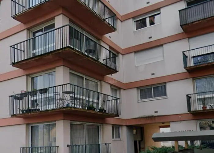 4 Personnes 1 Ch * Laval (Mayenne)